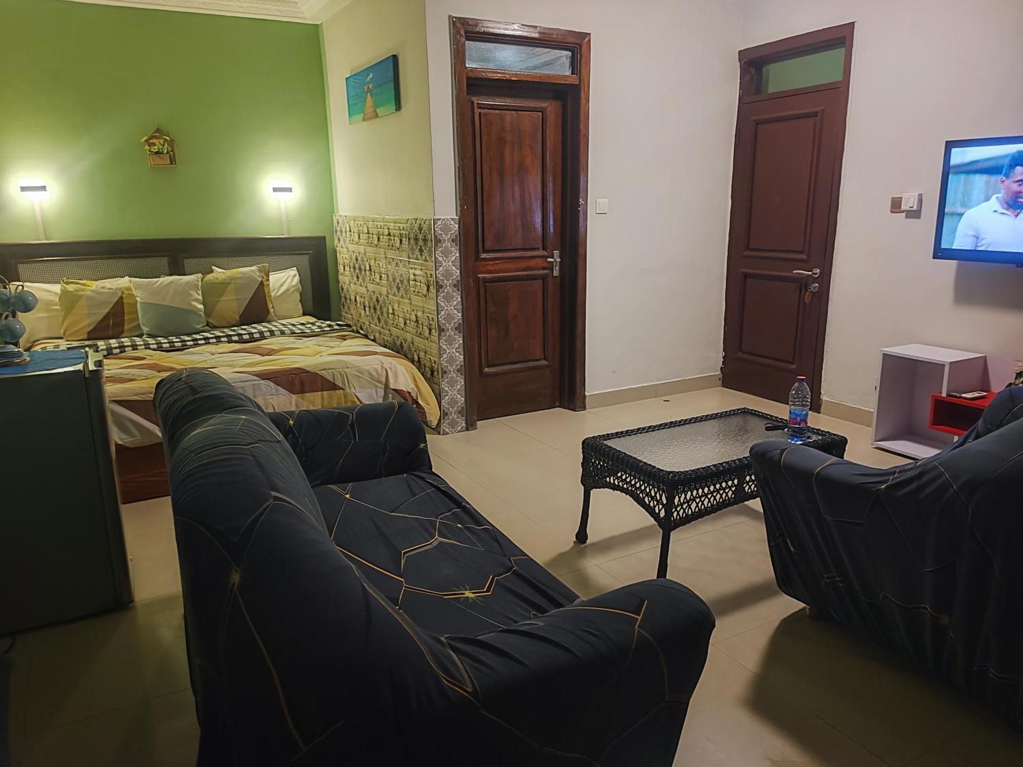 Готель Ellisa Hospitality And Spa Аккра Екстер'єр фото