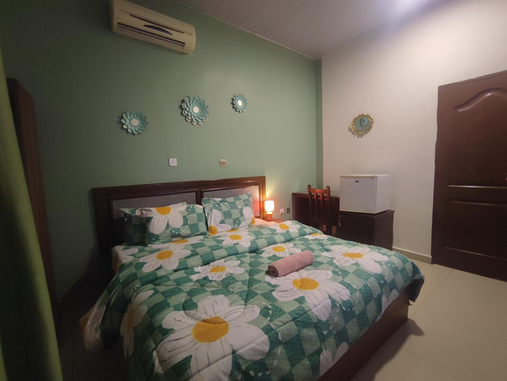 Готель Ellisa Hospitality And Spa Аккра Екстер'єр фото