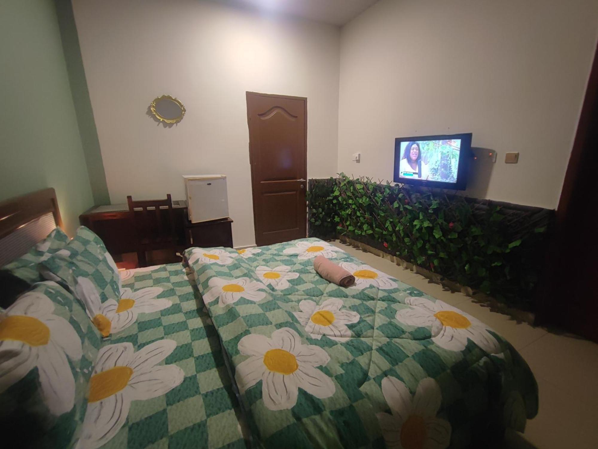 Готель Ellisa Hospitality And Spa Аккра Екстер'єр фото